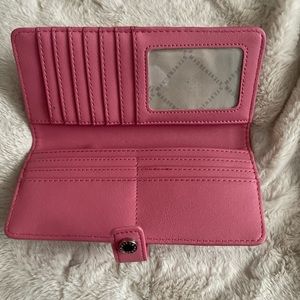 Beautiful Steve Madden Wallet New without tags!